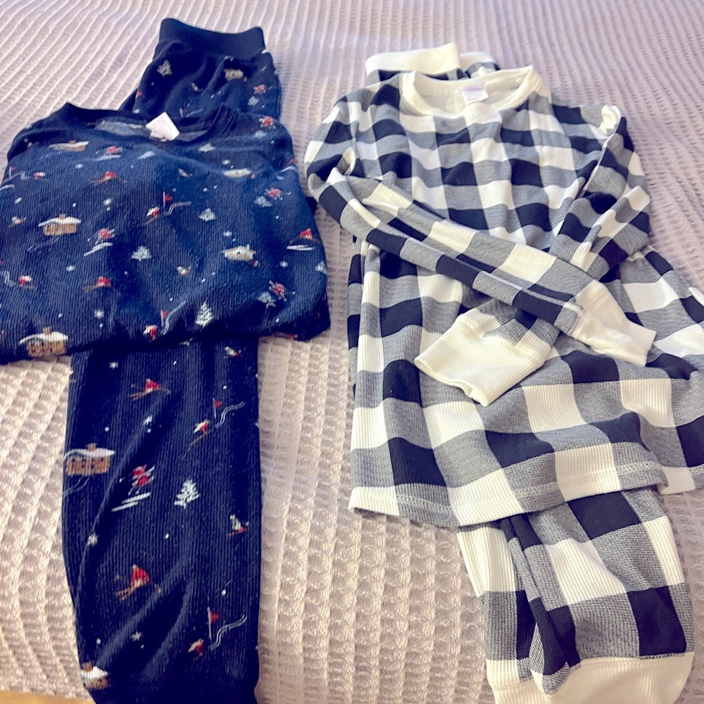 1 set of two pairs of thermal two piece loungewear/sleepwear